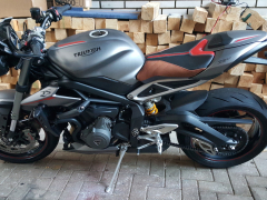 Triumph street triple 765 custom seat
